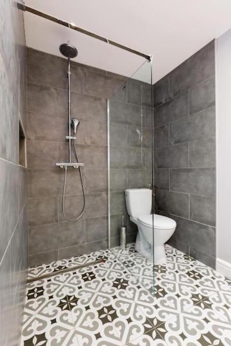 Vintage Vibe: Your Escape Apartamento
