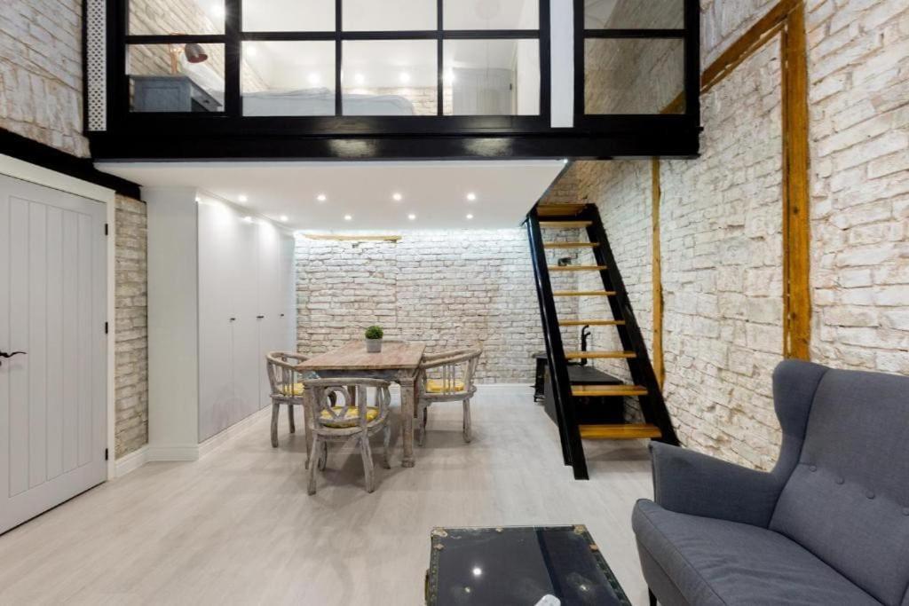 Apartamento Vintage Vibe: Your Escape Budapest