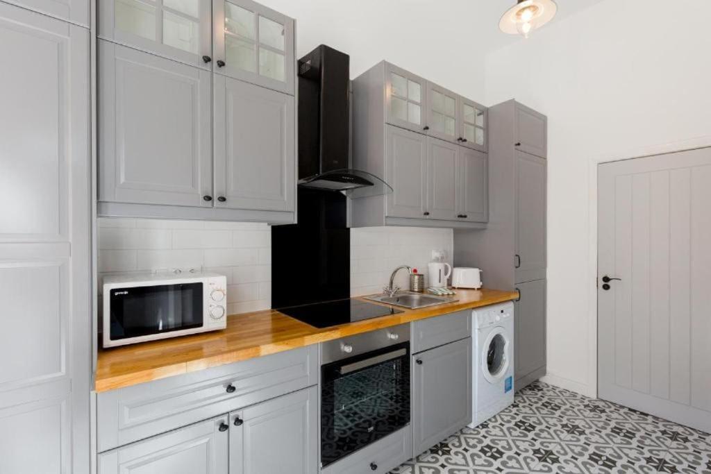 Apartment Vintage Vibe: Your Escape Budapest