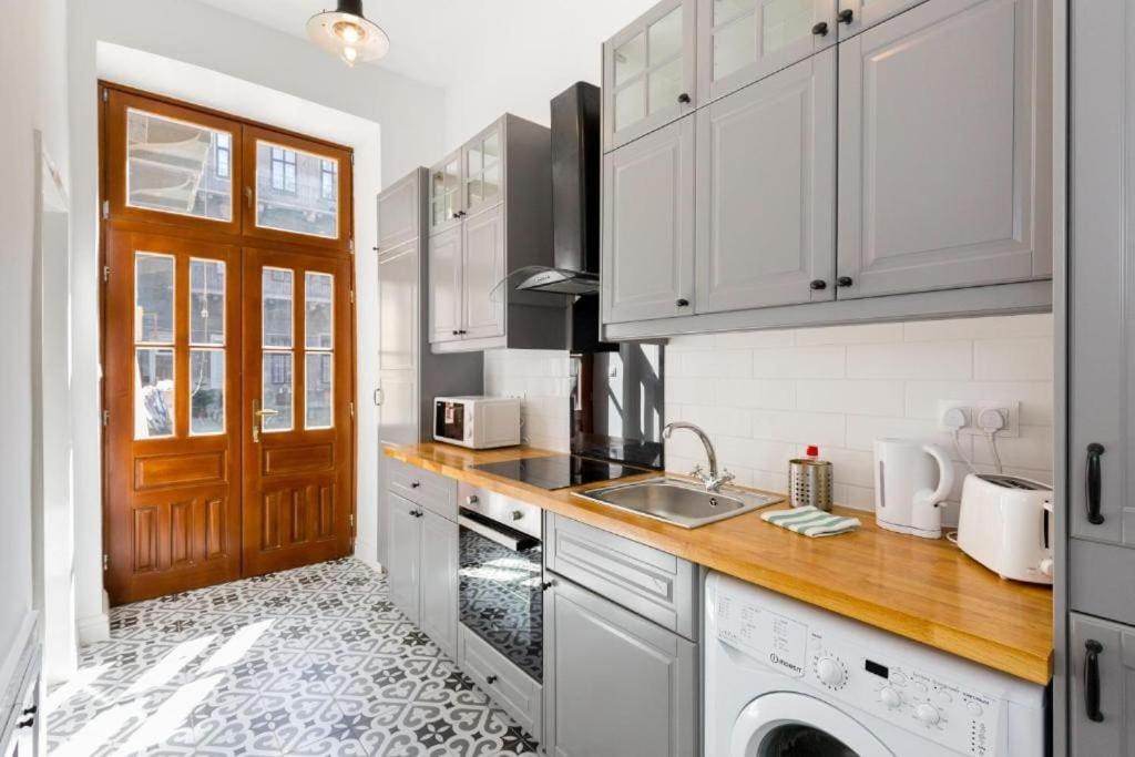 Vintage Vibe: Your Escape Apartment Budapest